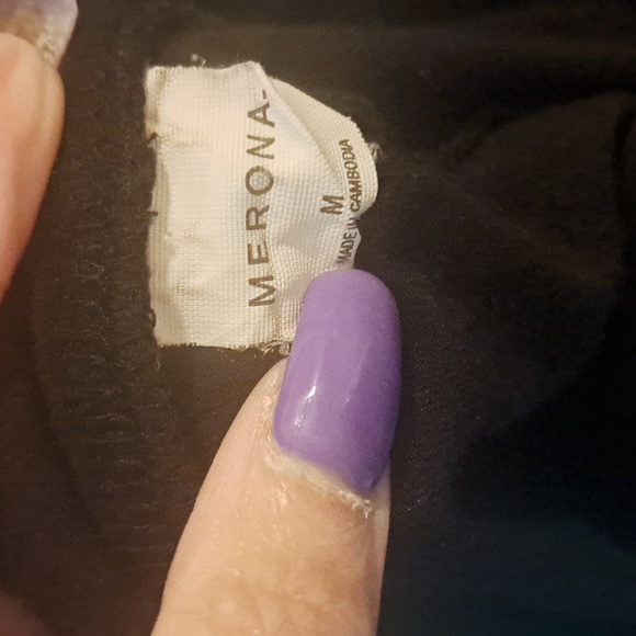 BUY 4 $26.     TOP AND PANTS - Picture 8 of 8